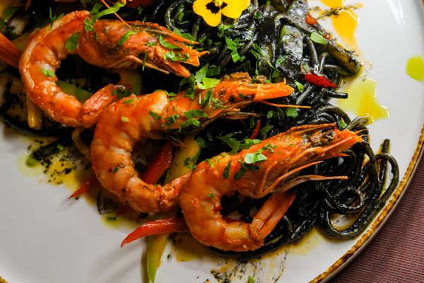 Spaghete Olio e Pepp.cu Cerneala de Sepie si Creveti